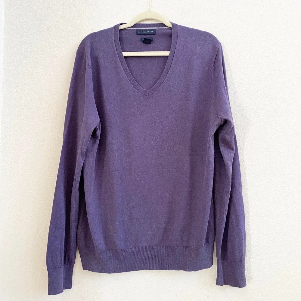 Banana Republic Luxury Blend Mens‎ V Neck Sweater L Silk Cashmere Cotton Purple